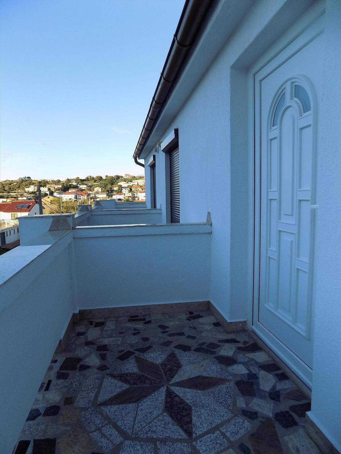 Ganze Ferienwohnung, Ferienwohnung 50 m von der Adria entfernt mit großer Terrasse  in Lopar, Rab