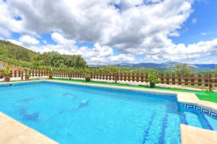 Casa de vacaciones para 12 personas, con piscina además de vistas y jardín, Se admiten mascotas en Valle del Genal - 2