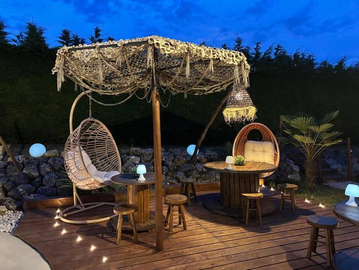 Location de vacances pour 2 personnes, avec vue ainsi que jardin et piscine à Berson - 4