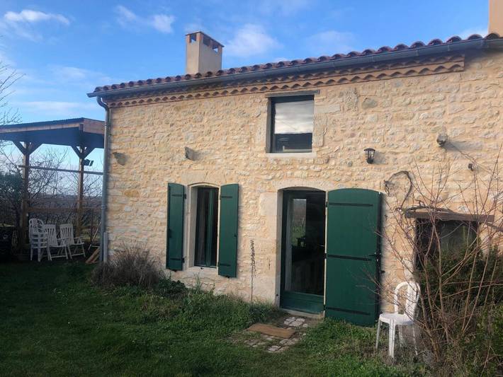 Location de vacances pour 9 personnes, avec Terrasse ainsi que Jardin et Vue à Saint-Genès-de-Blaye