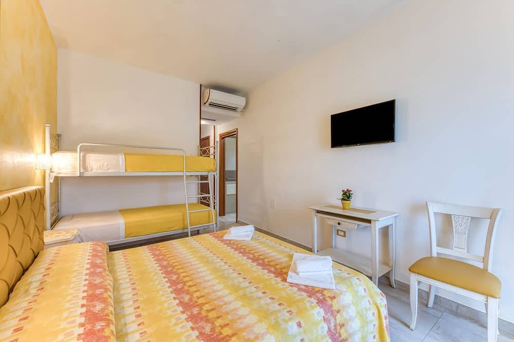 Bed and Breakfast 'Tallyho Calendula' with Shared Terrace, Wi-Fi and Air Conditioning in Salve, Gulf of Taranto