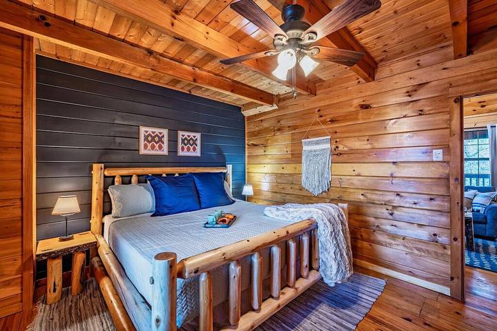 Log cabin for 8 people, with terrace and hot tub in Sevierville
