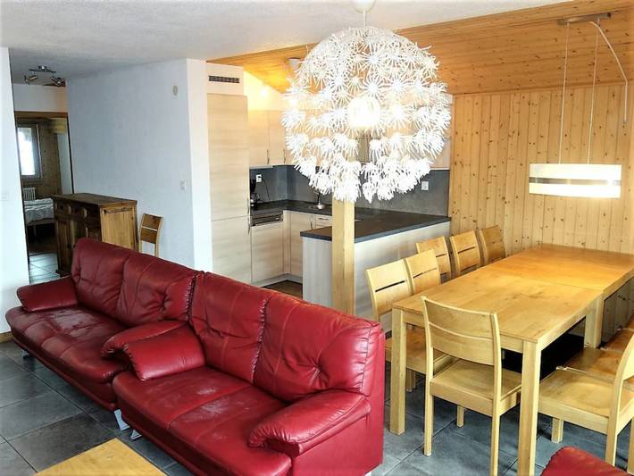 Vakantiewoning voor 12 personen, with Balkon and Zwembad as well as Uitzicht in Veysonnaz