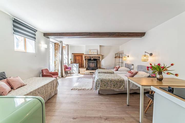 Location de vacances pour 30 personnes, avec jardin dans Jugy - 2