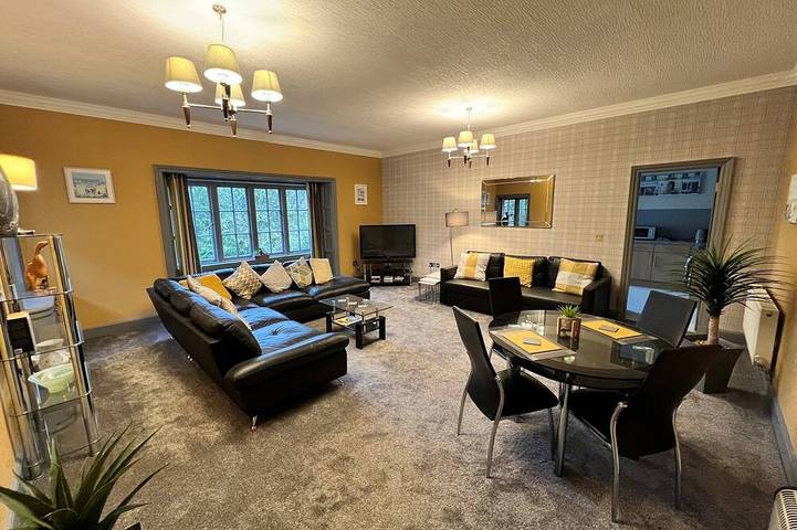 Apartment for 2 people, with terrace in Inverness