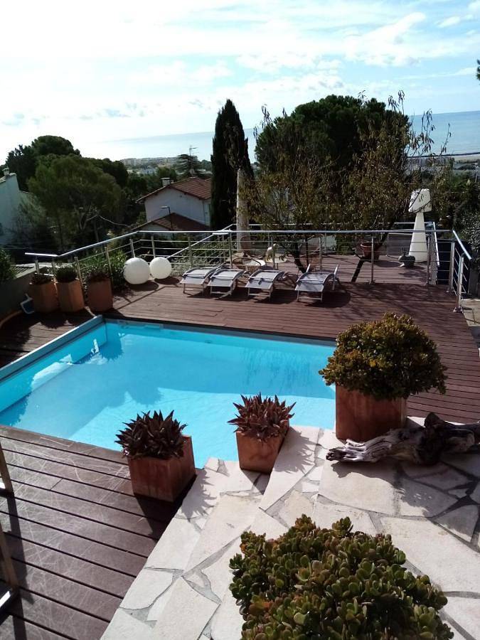Chambre d’hôte pour 2 personnes, avec Balcon et Terrasse ainsi que Jardin et Piscine à Sète