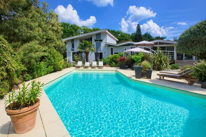 Location de vacances pour 2 personnes, avec Jacuzzi et Terrasse ainsi que Jardin et Piscine à Sadirac
