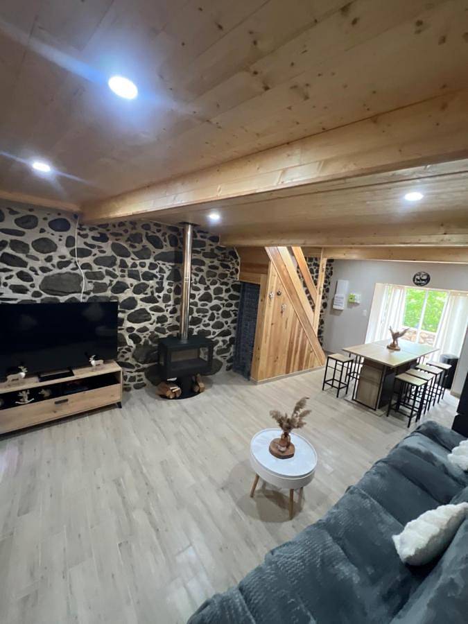 Maison de campagne pour 6 personnes, avec terrasse, adapté aux familles dans Fontpédrouse