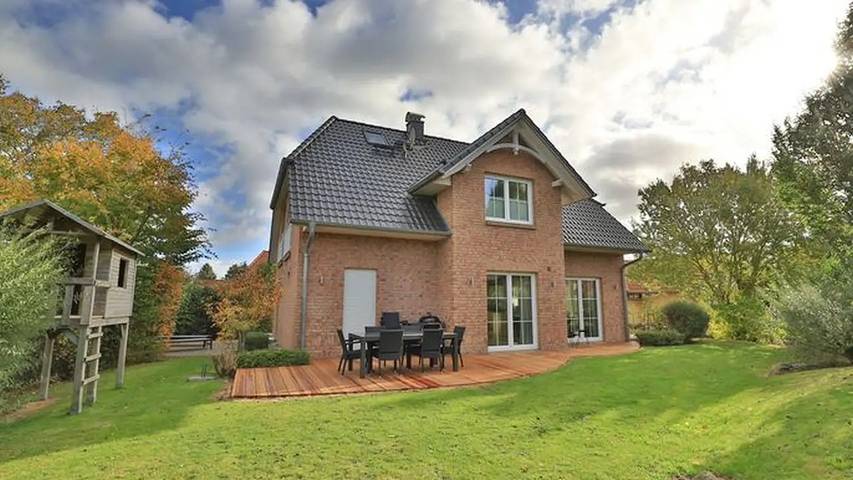 Ferienwohnung für 8 Personen, mit Garten und Sauna in Groß Schwansee