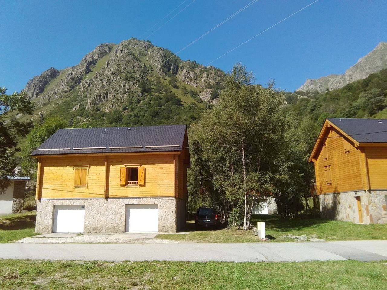 Chalet bois au milieu des Pyrénées in L'Hospitalet-près-l'Andorre, Pyrénées