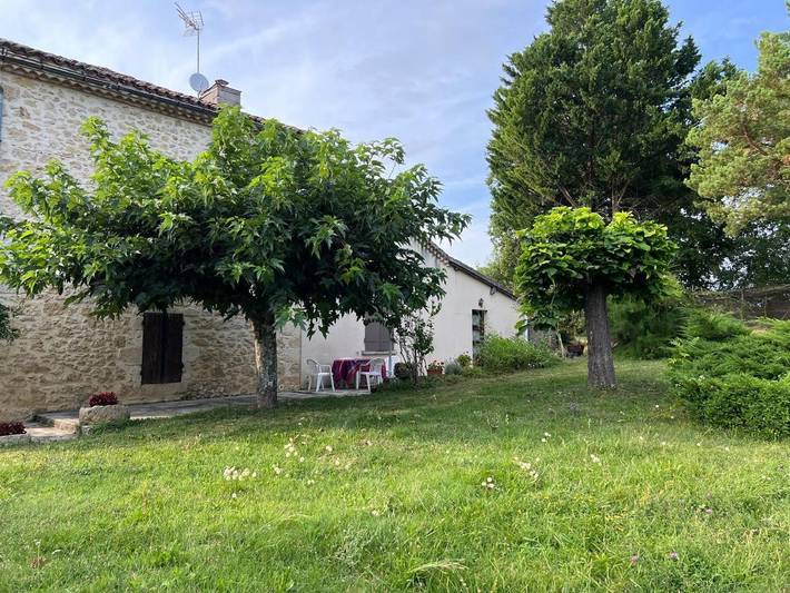 Gîte pour 5 personnes, avec jardin ainsi que vue et terrasse à Saint-Puy