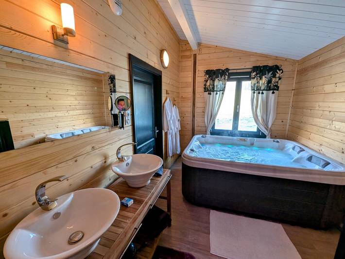 Gîte pour 2 personnes, avec Jacuzzi et Terrasse à Fougerolles