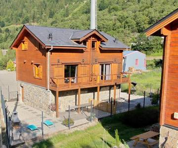 Maison de campagne pour 11 personnes, avec jardin et vue à L'Hospitalet-près-l'Andorre