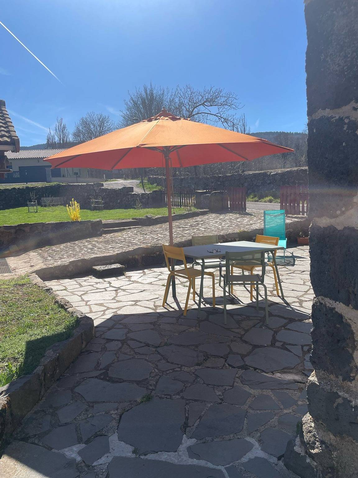 Casa de vacaciones 'Maison De Campagne' con terraza privada, jardín privado y Wi-Fi in Séneujols, Alto Loira