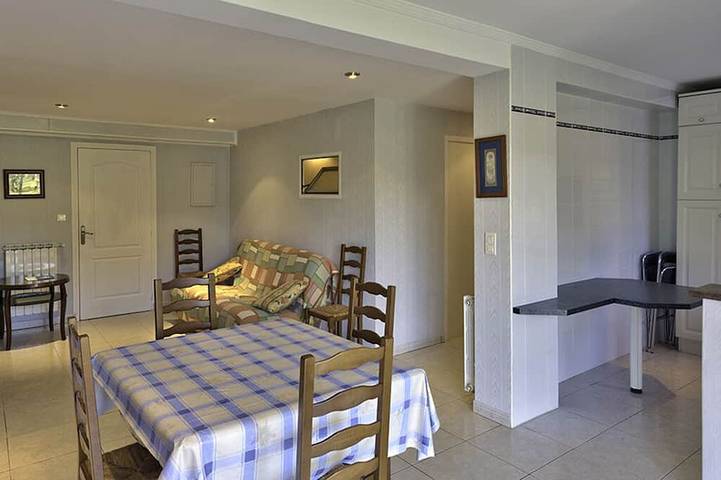 Ganze Wohnung, 5 minutes from Sarlat. Country apartment for 4 to 5 people in Sarlat-la-Canéda, Périgord Noir