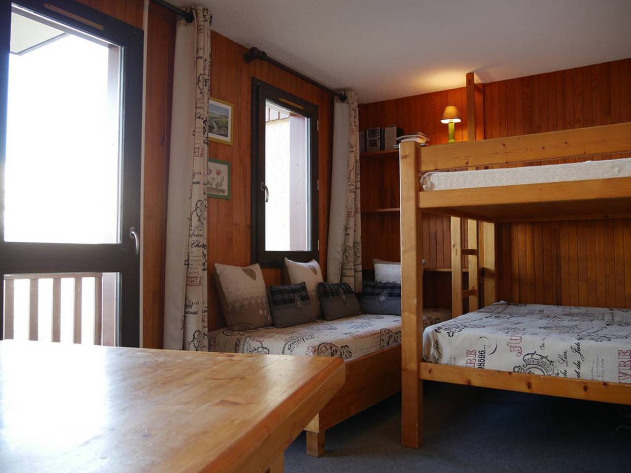 Estudio entero, Estudio renovado con balcón, cerca de pistas y comercios, aparcamiento gratuito, sin mascotas in La Plagne, Bellentre