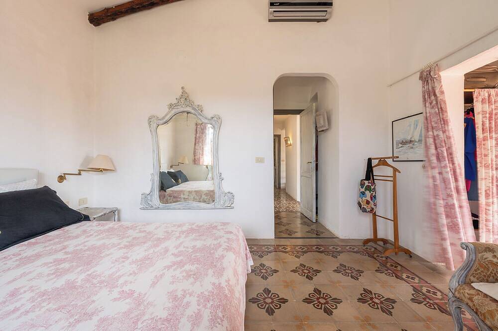 Villa Bellavista - Oasis with Pool, surrounded by greenery and Breathtaking Sunrises in Carloforte, Sulcis Iglesiente