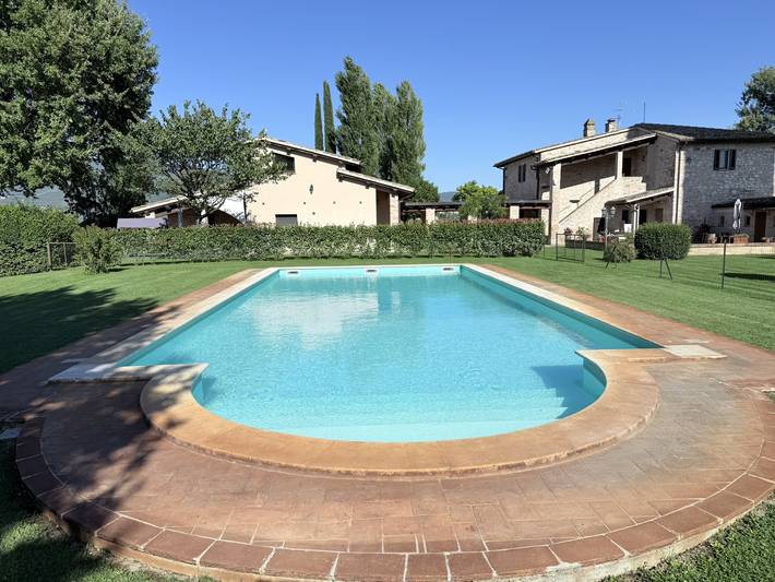 Casa vacanza per 16 persone, con terrazza e giardino nonché panorama in Spello