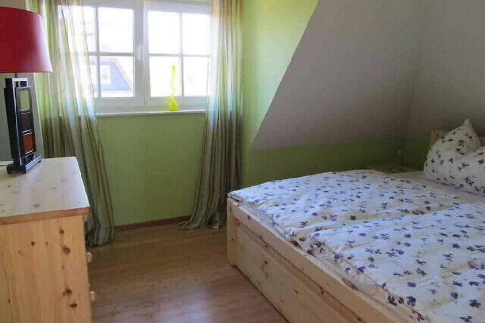 Familienfreundliches Haus unter Ried, für 6 Erwachsene und 1 Kind, Hunde erlaubt in Zinnowitz, Usedomer Norden