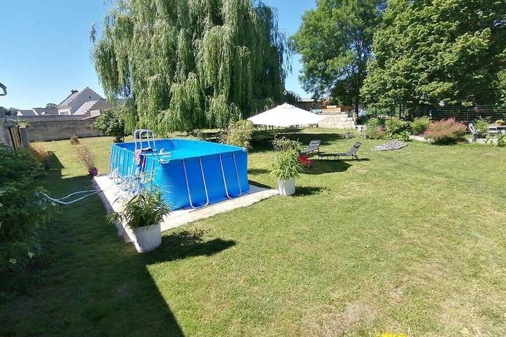 Location de vacances pour 10 personnes, avec jacuzzi ainsi que jardin et piscine, animaux acceptés dans Chassemy