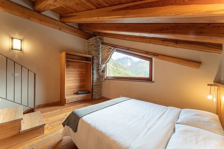 Chalet 'Civico 13' with Mountain Views, Shared Garden and Wi-Fi in Marmora, Cuneo Province