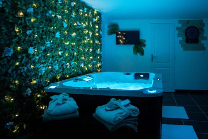Gîte pour 4 personnes, avec balcon et jacuzzi dans Office De Tourisme De Nemours