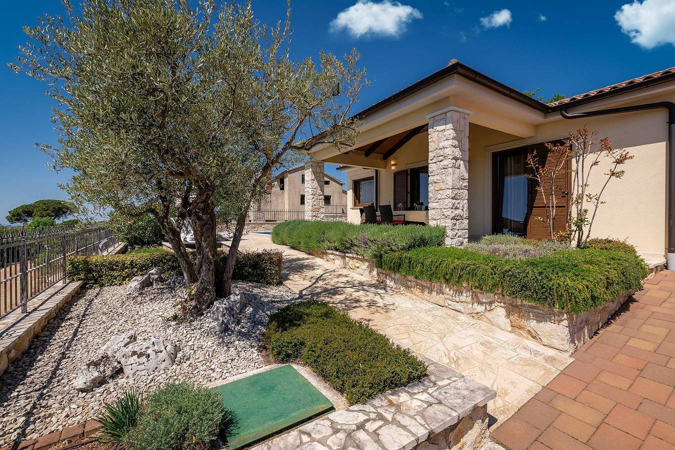 Einzigartige Villa mit Salzwasserpool, Panoramablick, Bikes, Trampolin, Tischtennis in Visignano (Općina), Istria centrale