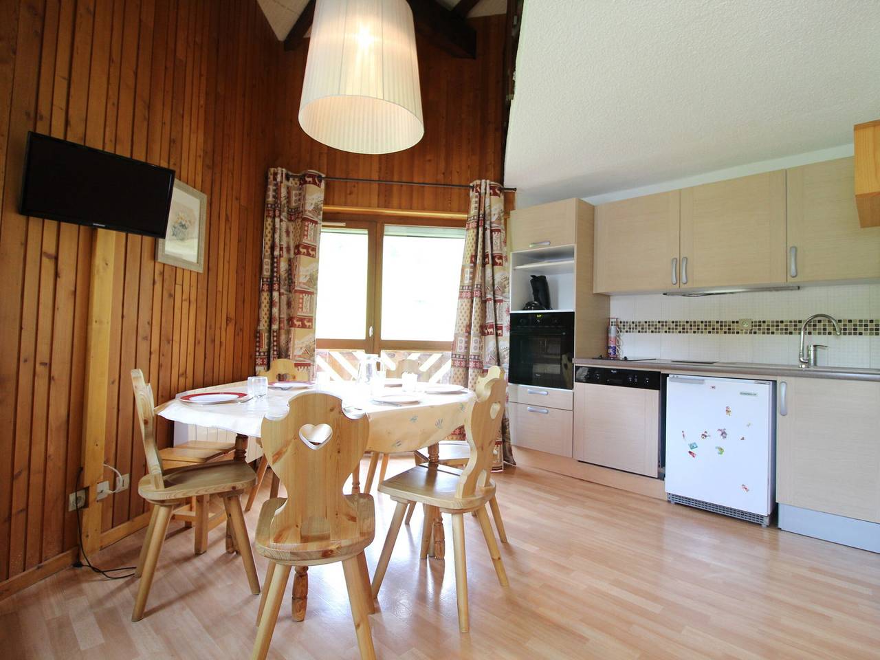 Apartamento entero, Apartamento en Val Cenis Lanslevillard para 6 personas, 3º piso, balcón, cerca de pistas y servicios. in Lanslevillard, Región de Saint-Jean-de-Maurienne
