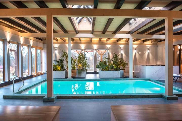 Ferienwohnung für 2 Personen, mit Terrasse und Whirlpool sowie Garten und Pool in Lipno-Stausee