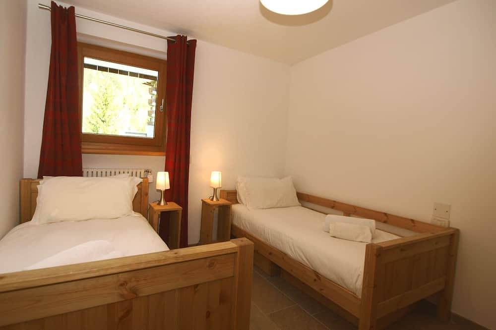 Appartement entier, Centre de Champoluc à côté des remontées mécaniques, 3 chambres, confortable poêle à bois, Wifi, 6 couchages in Champoluc, Ayas