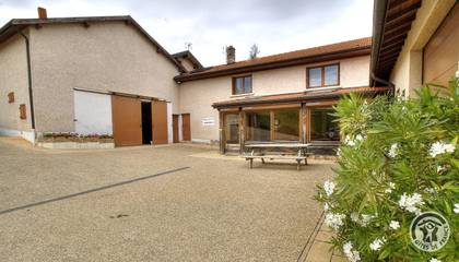 Gîte pour 10 personnes, avec terrasse à Fleurie