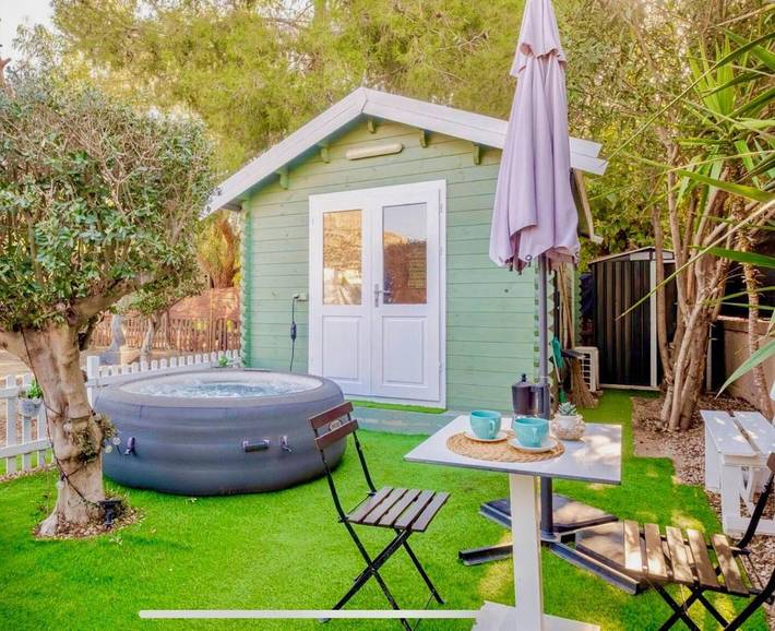 Maison de vacances pour 2 personnes, avec terrasse ainsi que jacuzzi et piscine