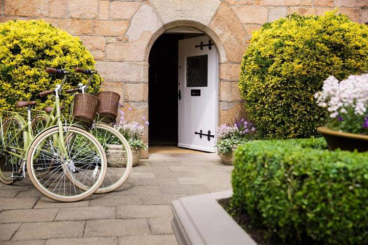 Hôtel pour 2 personnes, avec piscine et jardin dans Îles Anglo-Normandes - 2