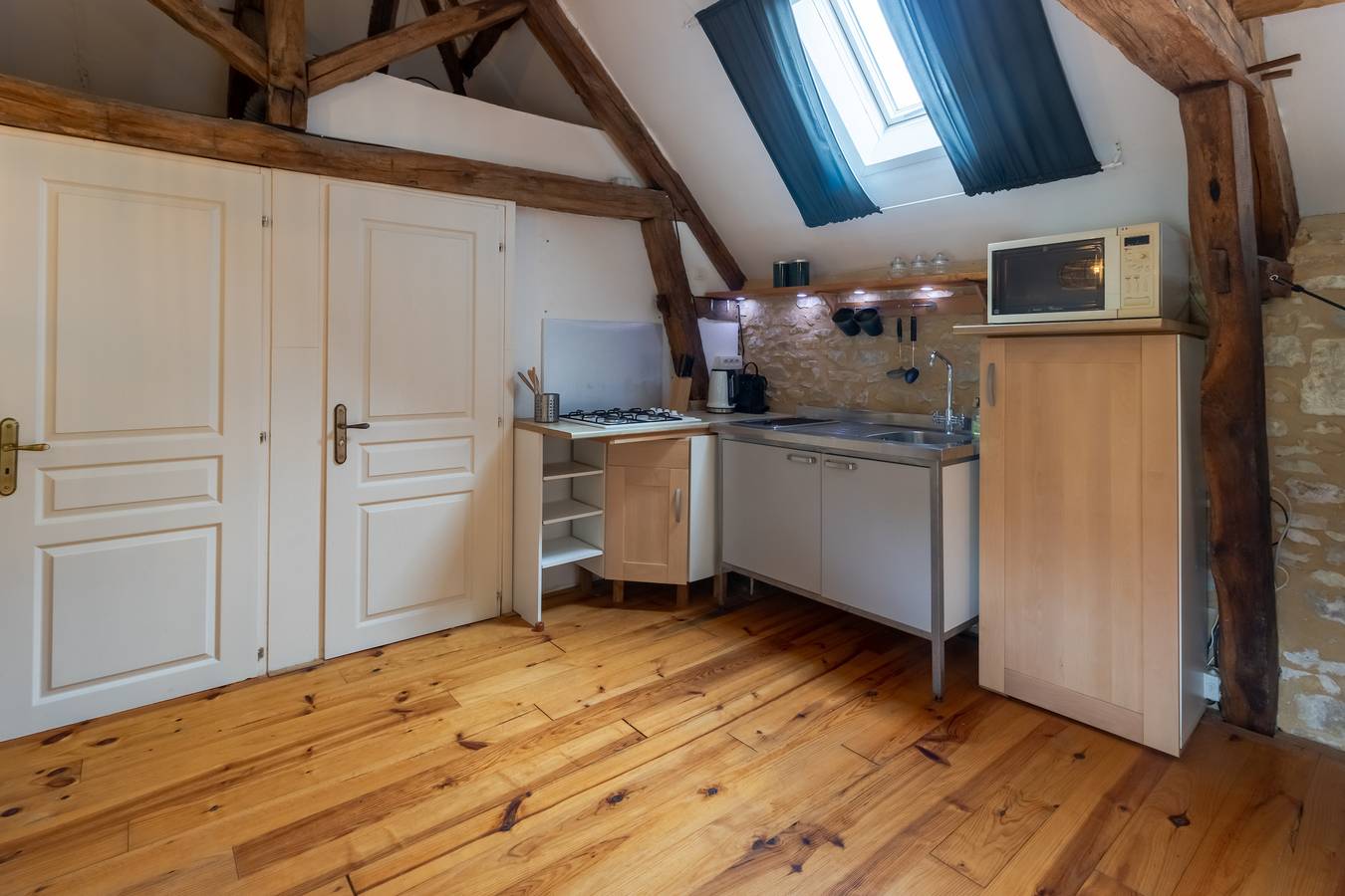 Ferienhaus 'Salle De Musique' mit Bergblick, Gemeinschaftspool und Wi-Fi in La Boissière-d'Ans, Périgord Blanc