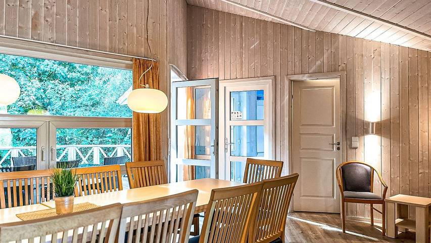 Ferienhaus für 12 Personen, mit Garten und Pool sowie Sauna und Whirlpool in Schleswig-Holstein