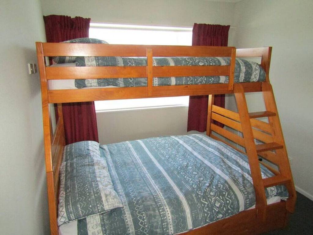 Holiday Home for 8 People in Taupo, Taupo District