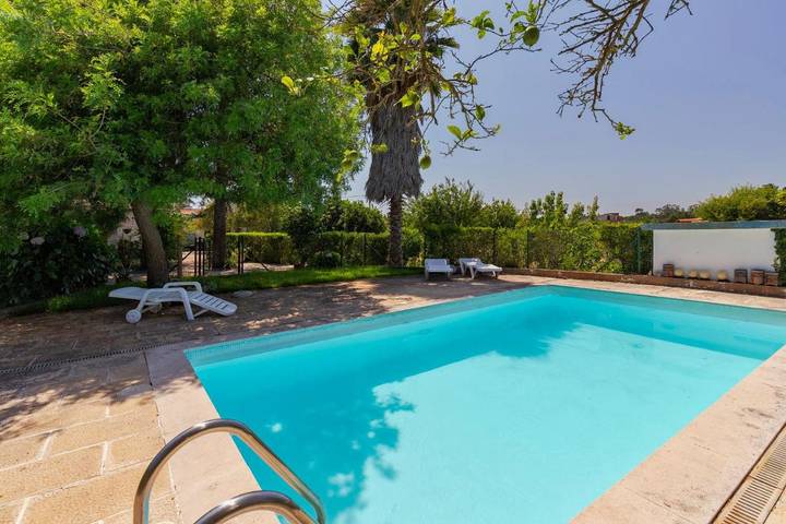 Location de vacances pour 8 personnes, avec piscine et jardin dans Pinhal Novo