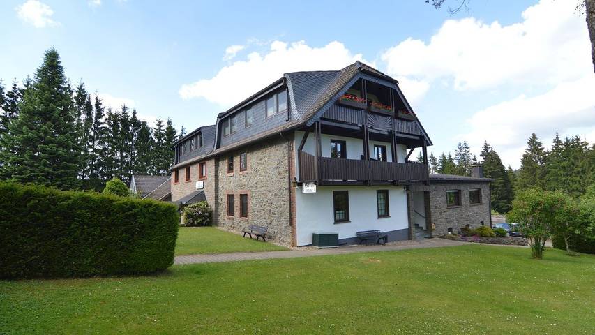 Ferienhaus für 19 Personen, mit Garten und Sauna sowie Balkon in Monschau