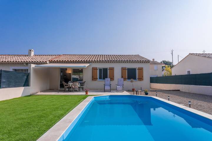 Location de vacances pour 4 personnes, avec jardin à Carcès