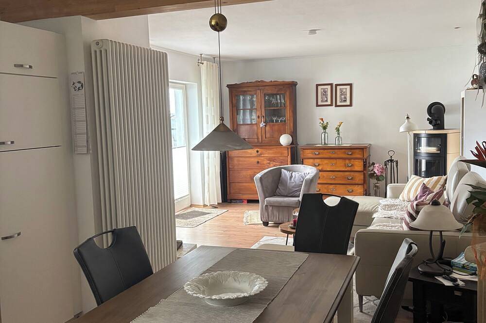 Ganze Wohnung, Ferienwohnung im Luftkurort, direkt gegenüber dem Schlosspark in Gedern, Wetterau