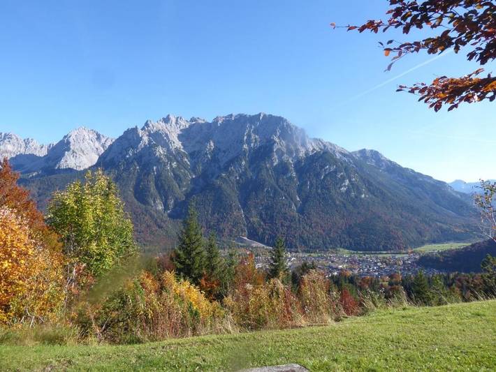 Ferienwohnung für 4 Personen, mit Balkon und Terrasse sowie Garten und Ausblick in Geigenbaumuseum Mittenwald - 3