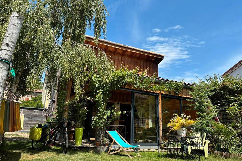 Tiny Home « Logement Bourbon - Corazón de Ardèche » con terraza privada, jardín y Wi-Fi in Lamastre, Parc naturel régional des Monts d'Ardèche