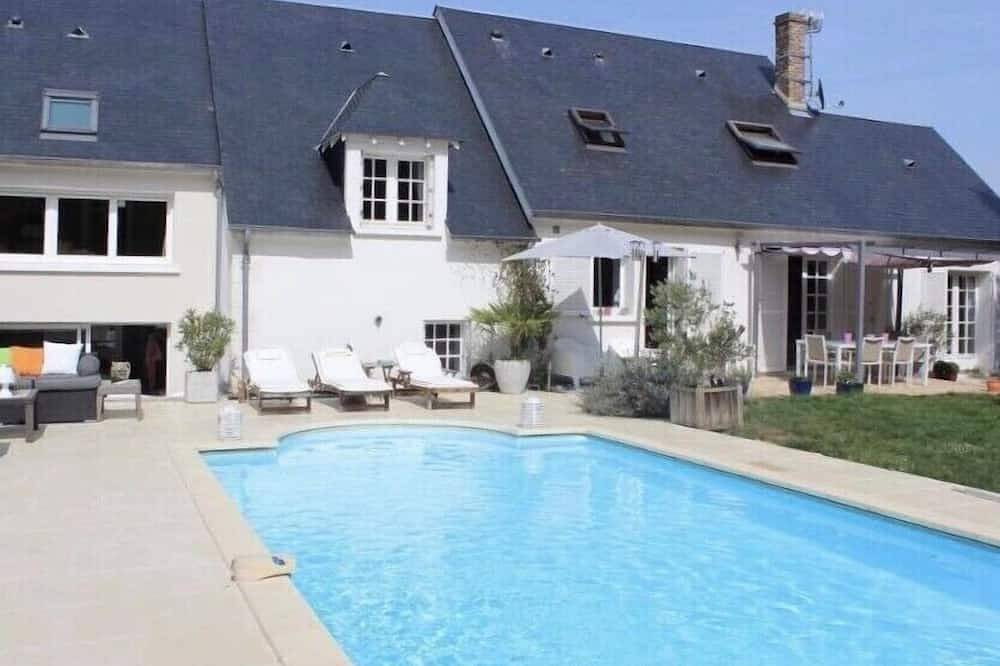 Charming villa with summer-heated pool in the heart of the Kings' Valley in Chambray-lès-Tours, Tours region
