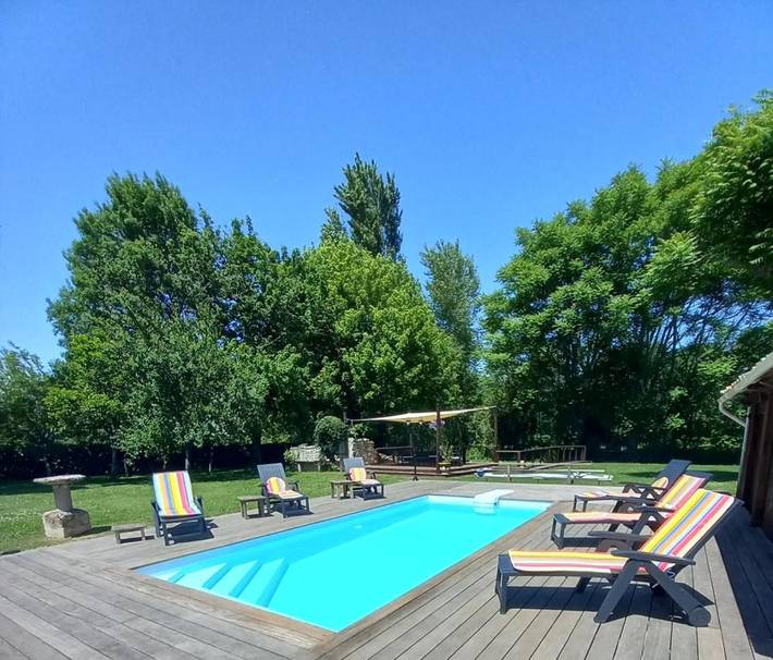 Maison d’hôte pour 6 personnes, avec Terrasse et Jardin ainsi que Piscine et Vue à Bran
