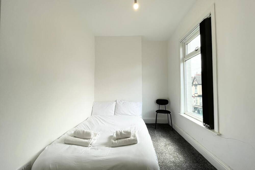 Comfy Beds – Group House in Merseyside