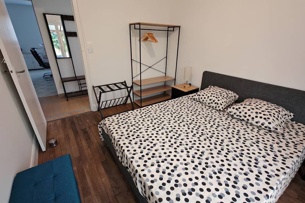 House in Poitiers, 2 bedrooms, sleeps 7 with parking. in Poitiers, Vienne