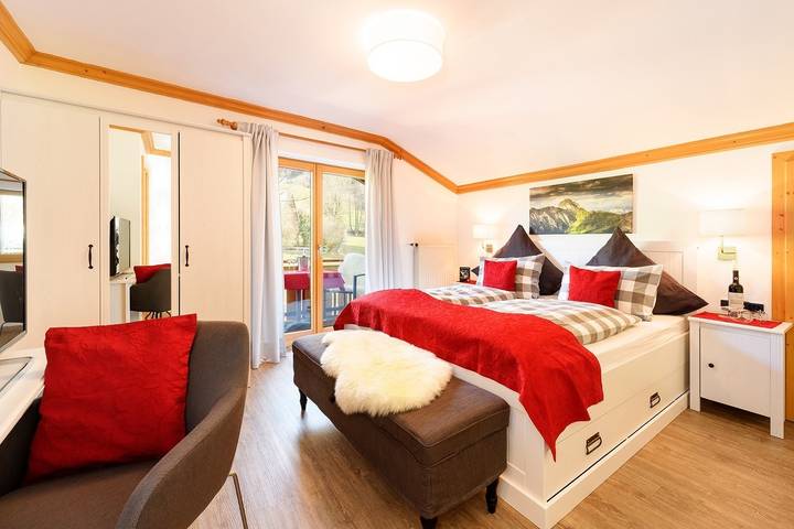 Ferienwohnung für 2 Personen, mit Balkon und Garten in Rubi