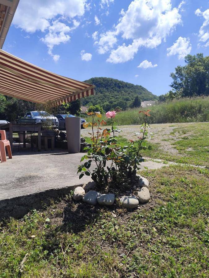 Three-Bedroom House in Chanaz, Région de Chambéry