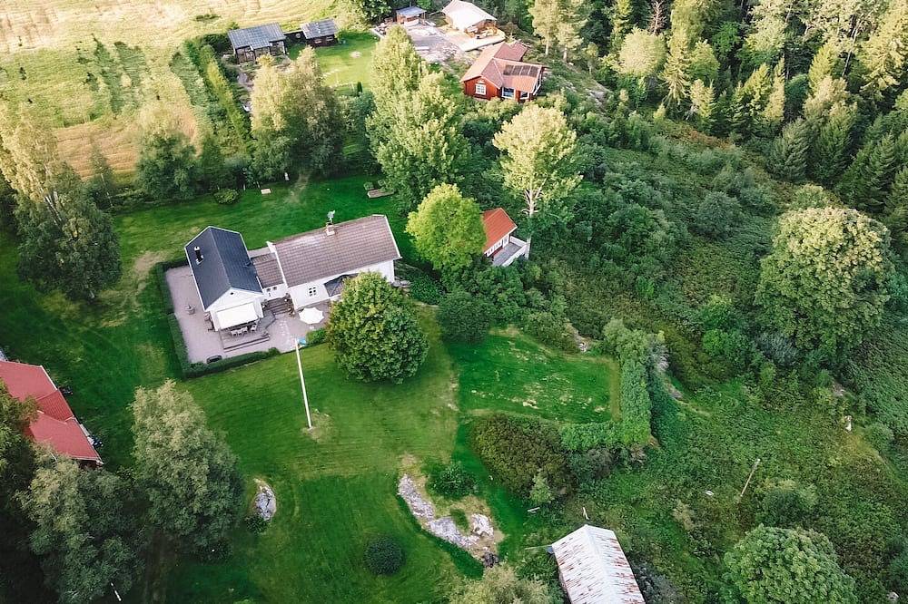 Charmantes Haus in der Natur mit privatem Pool in Eda