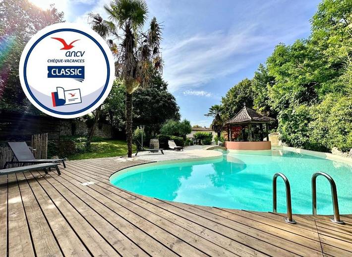 Location de vacances pour 11 personnes, avec Jacuzzi et Terrasse ainsi que Jardin et Piscine à Sainte-Mère